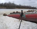 Новоладожский канал ещё затянут льдом.